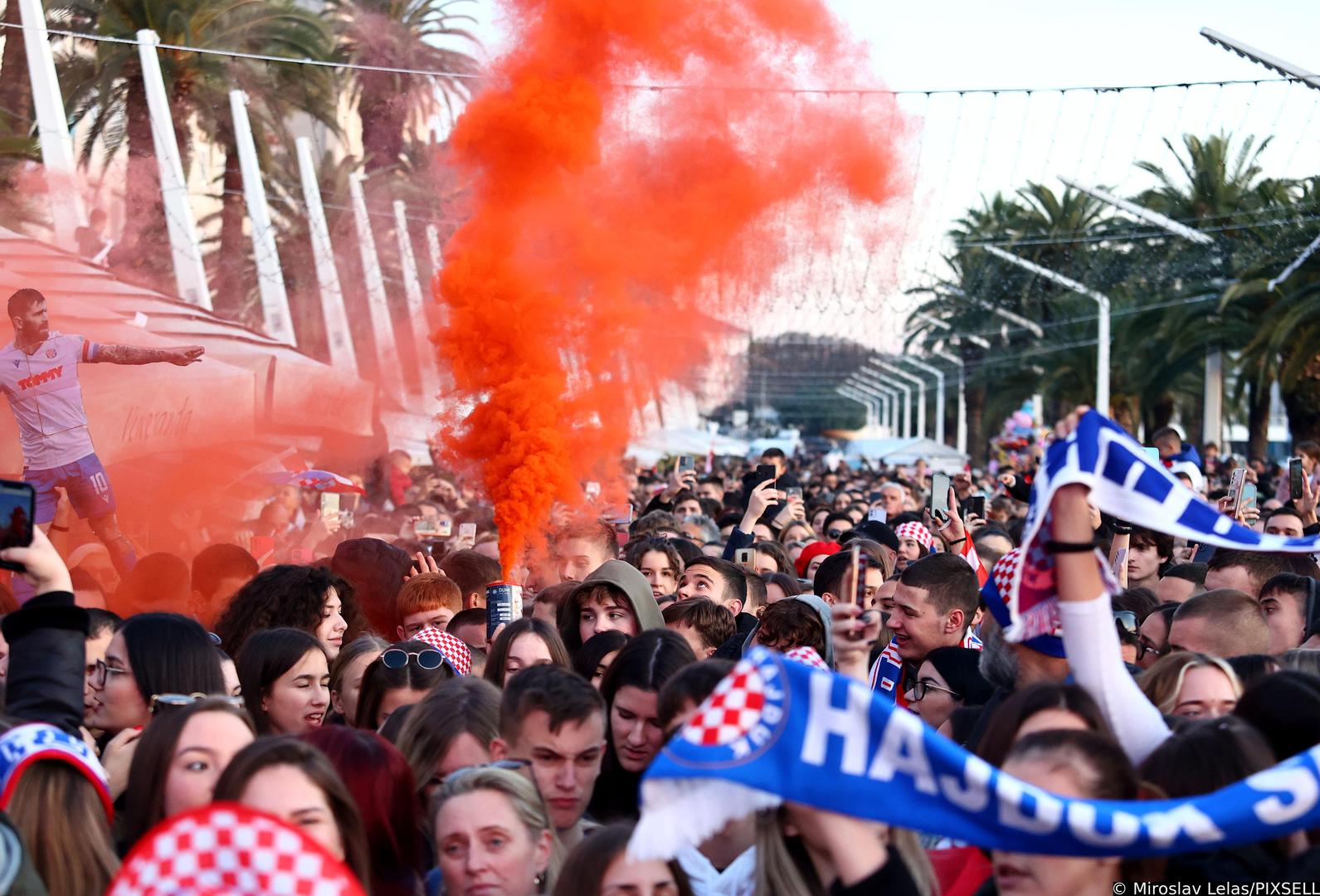 19.12.2022., Split - Splicani na rivi organizirali svecani docek za Vatrene reprezentativceMarka Livaju, Ivu Grbica, Maria Pasalica, Ivana Perisica, Josipa Juranovica i Nikolu Vlasica.  Photo: Miroslav Lelas/PIXSELL