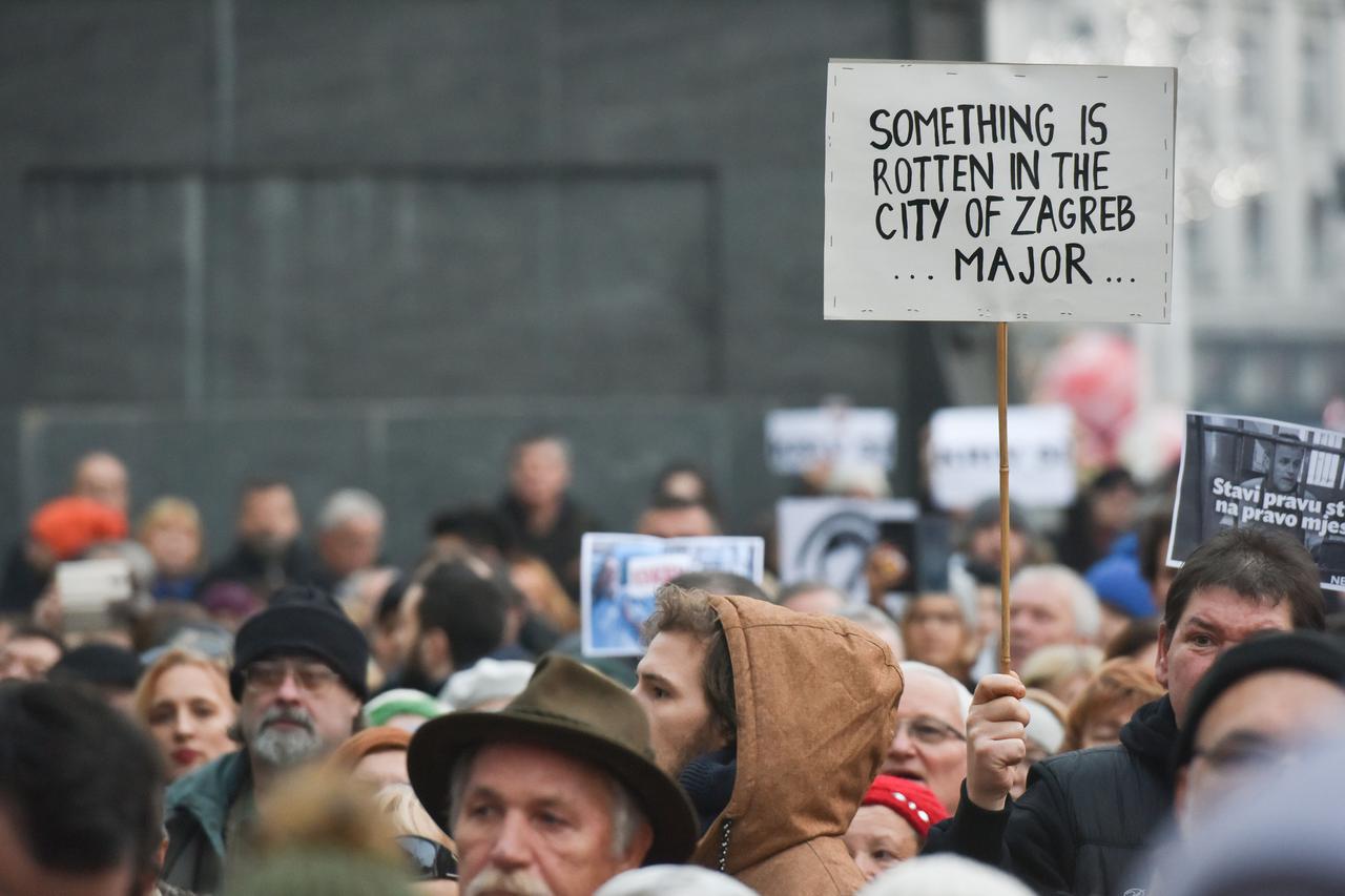 Na glavnom Trgu održan prosvjed protiv gradonačelnika Bandića