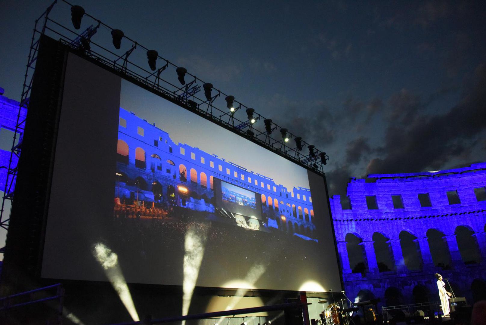 Nova ravnateljica Javne ustanove Pula Film Festival Vlatka Kolarović, istaknula je kako je slogan "Svemir u nama" odabran jer je od svih jezika, "jezik umjetnosti možda najbliži jeziku svemira", a kamera instrument za mjerenje nevidljivog.