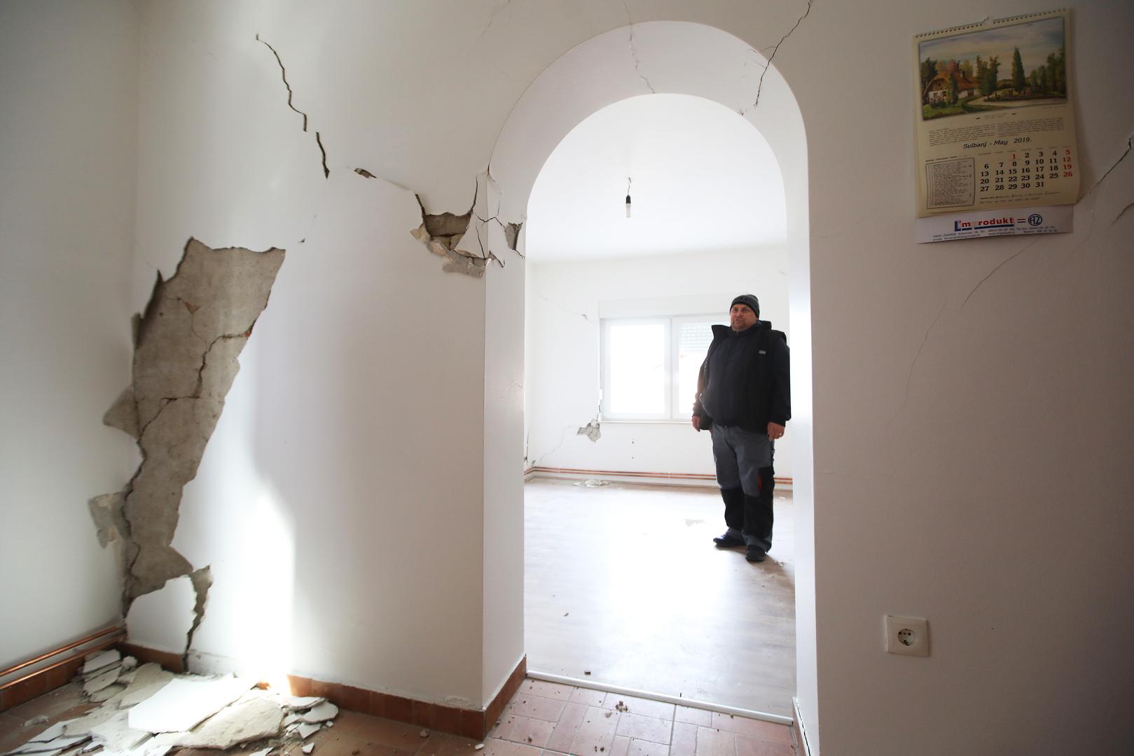 23.03.2020., Zagreb - Potres je najvise ostetio kuce u Markusevcu i okolici. Mnogim stanovnicima Medvedskog brega tesko su stradale kuce. Mario Suskovic.
Photo: Boris Scitar/Vecernji list/PIXSELL