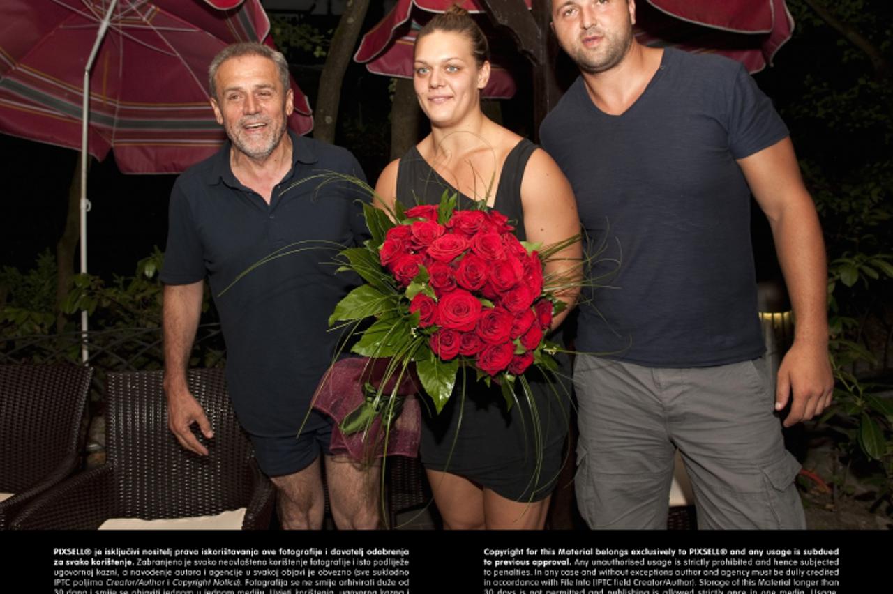 '07.08.2013., Zagreb -  Uoci 14. svjetskog atletskog prvenstva u restoranu Okrugljak susreli su se gradonacelnik grada Zagreba Milan Bandic bacacica diska Sandra Perkovic te Edis Elhasevic, Sandrin de