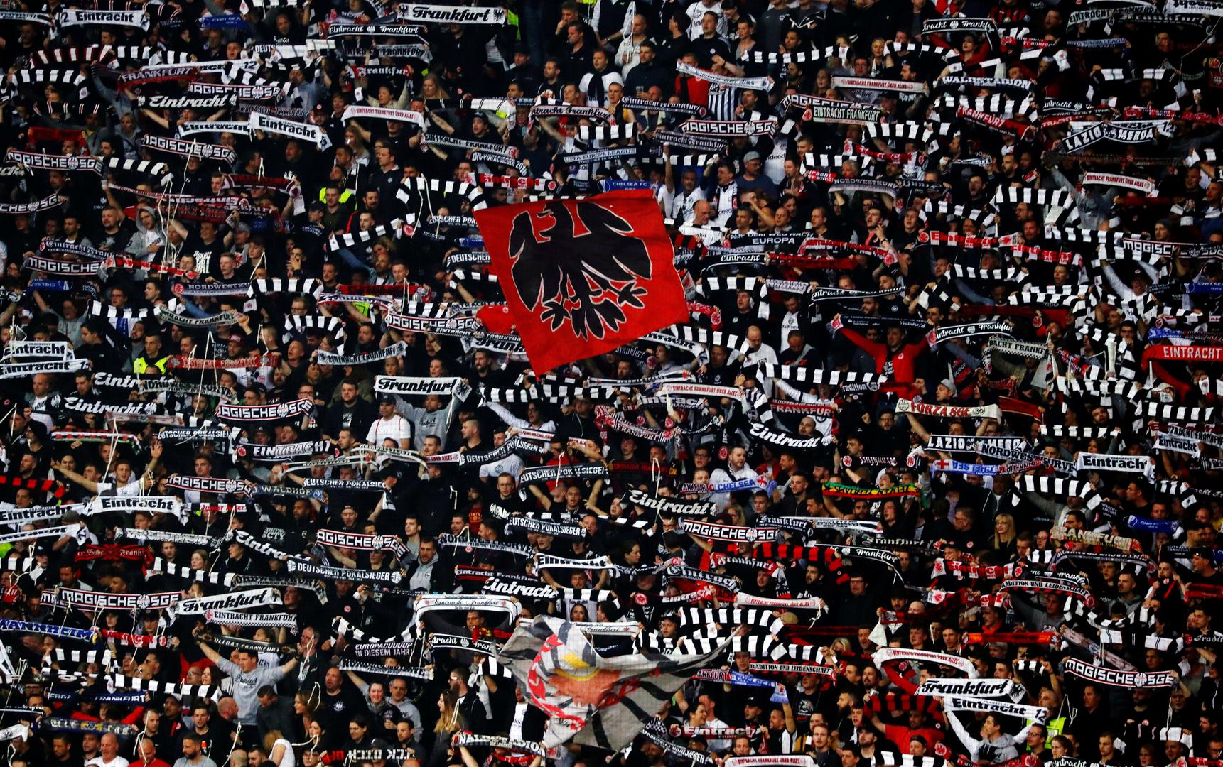 Navijači domaće momčadi tako su pokazali što misle o tom pravilu koje je Uefa uvela zbog sigurnosti posjetitelja