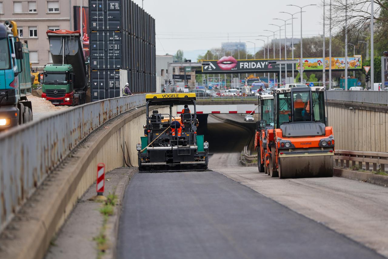 Zagreb: Počelo asfaltiranje podvožnjaka pored Vjesnikovog nebodara