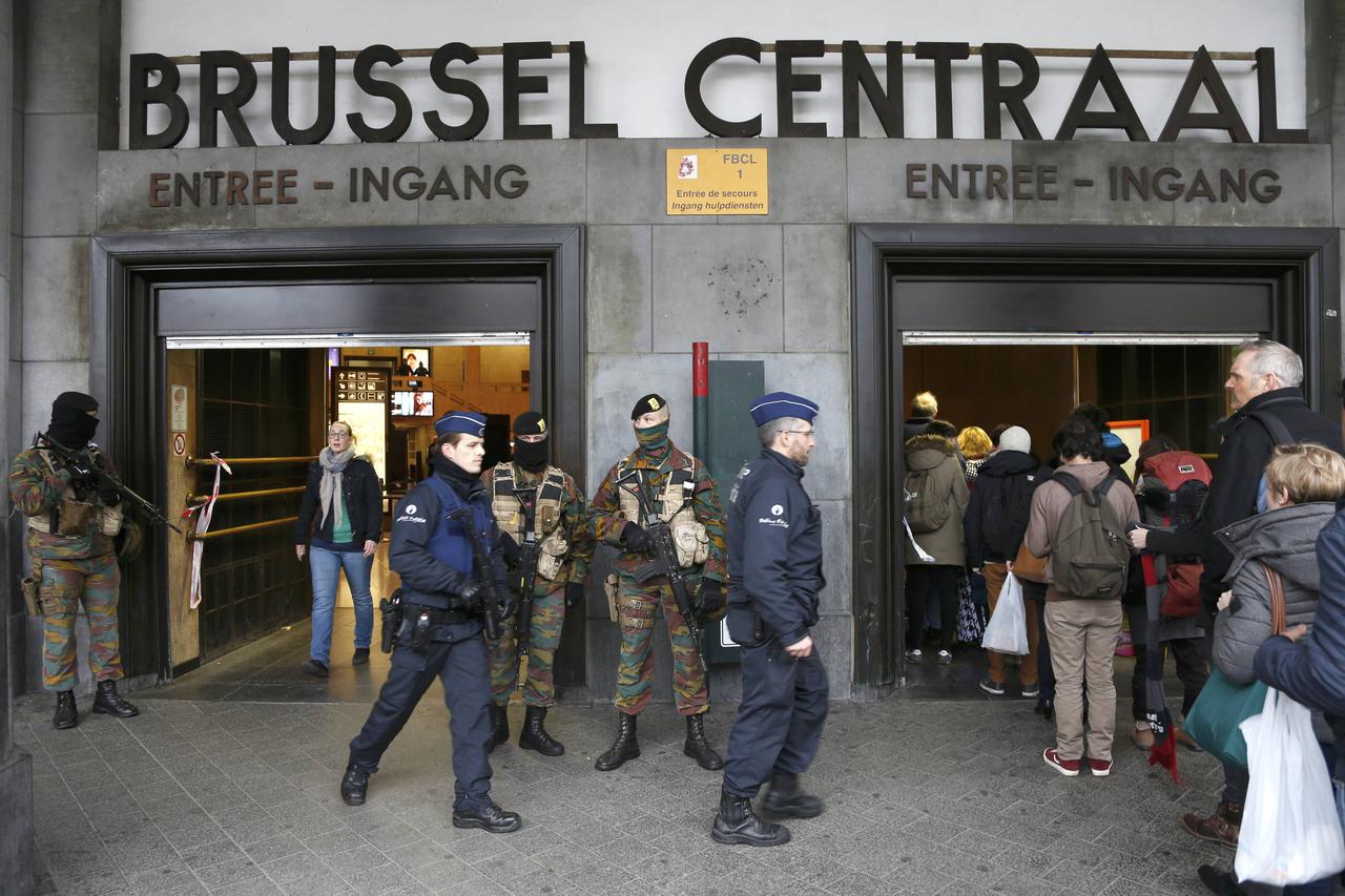Police control the access to the central train station following Tuesday's bomb attacks in Brussels, Belgium, March 23, 2016.    REUTERS/Francois Lenoir
