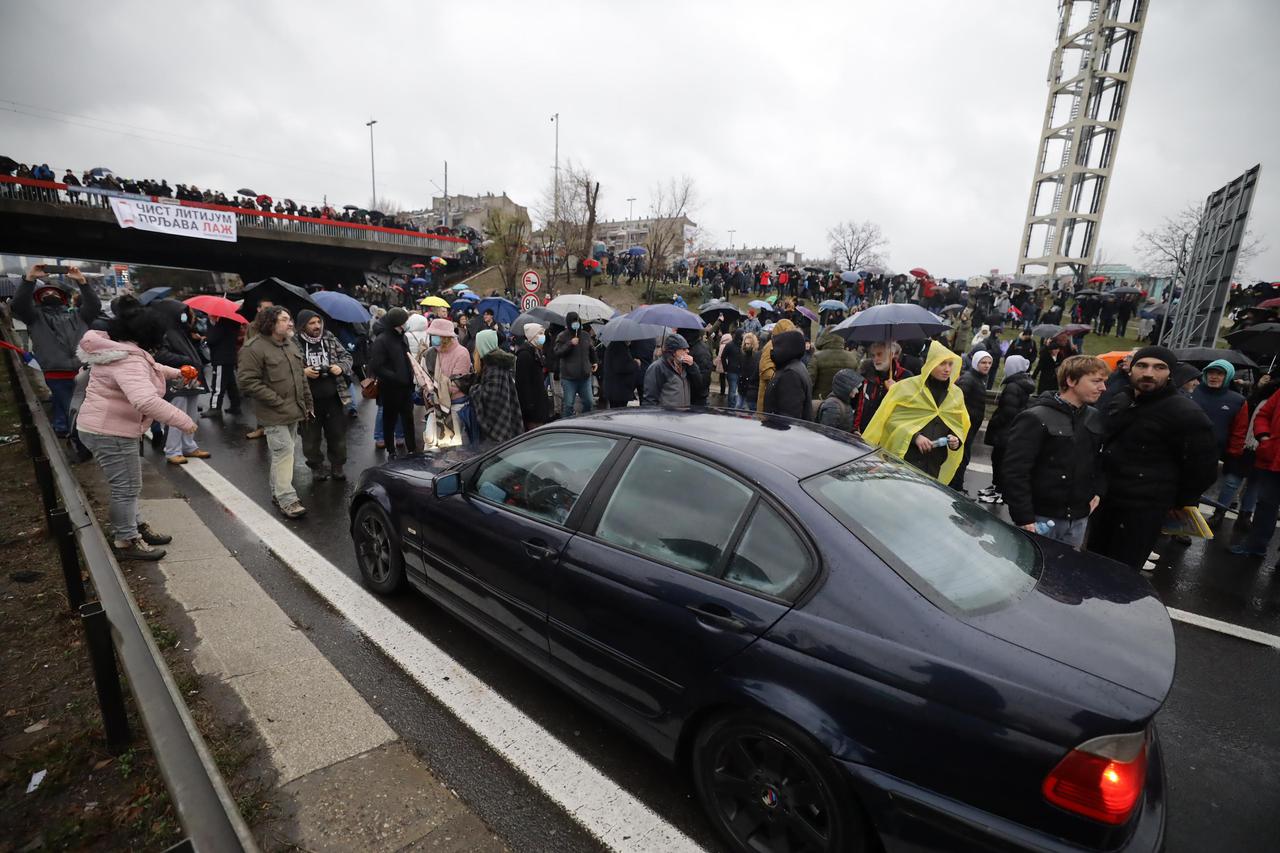 Blockade of traffic on the highway near the Sava Center with a request to ban the work of Rio Tinto in Serbia.Blokada saobracaja na auto-putua kod Sava centra sa zahtevom za zabranu rada Rio Tinta u Srbiji.