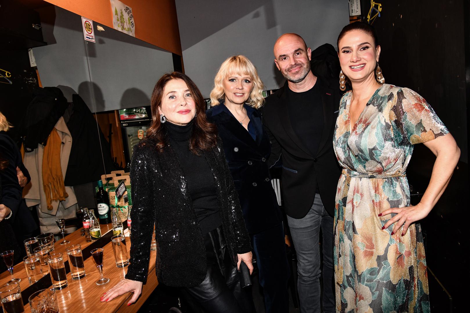 Posljednjih godina Davor je u vezi s liječnicom Majom Gačić, a zajedno vode i plesnu školu. Iako rijetko progovara o njihovoj vezi, otkrio je kako ga Maja redovito prati u Supertalentu, podržavajući njegovu karijeru.