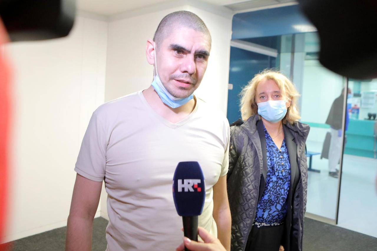 Zagreb: Vjekoslav Prebeg kolima hitne pomoći prevezen u KB Dubrava