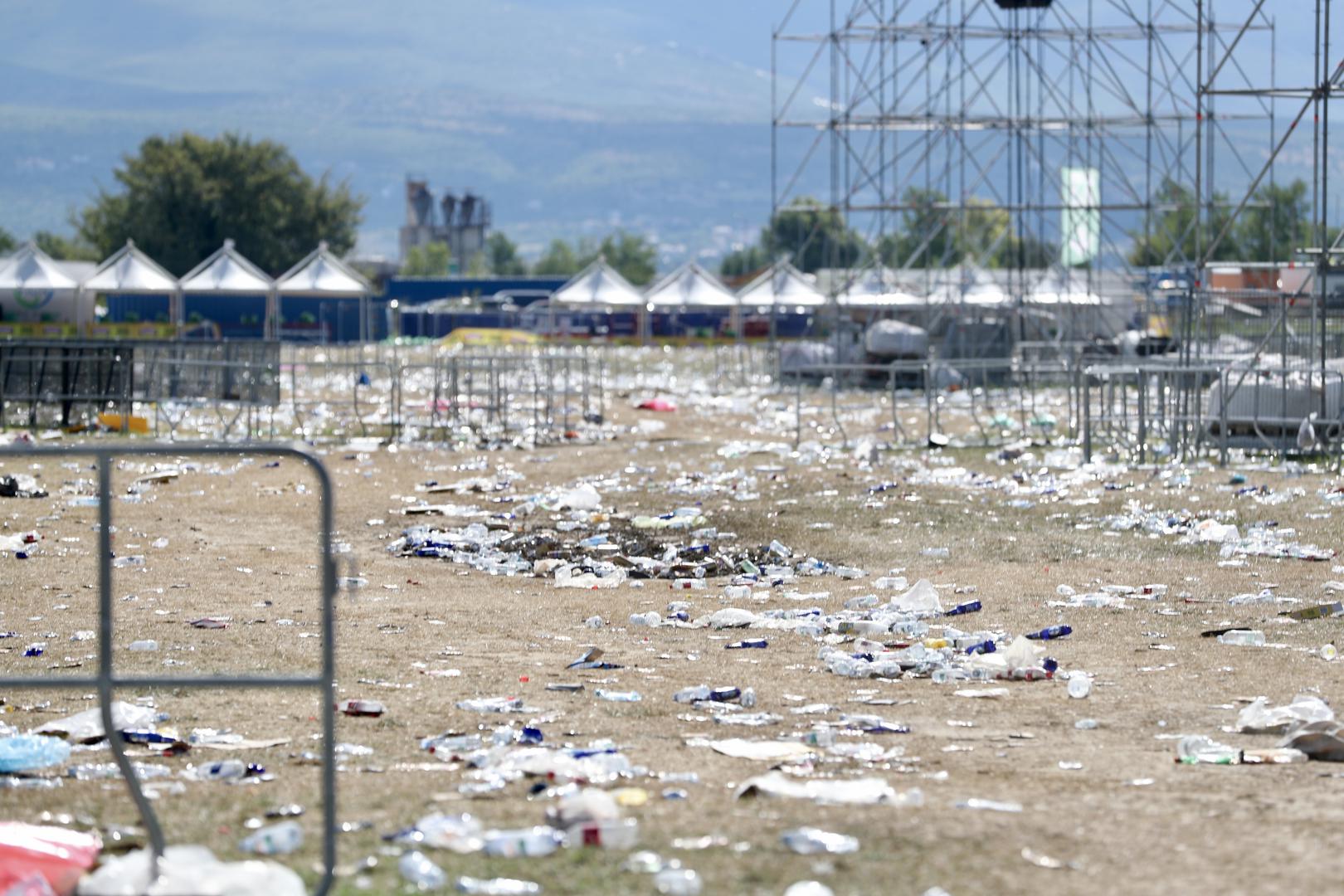 Naime, procijenjuje se kako se uoči koncerta okupilo više od 150 tisuća ljudi, a događaj je protekao uz snažnu policijsku prisutnost i organizacijsku podršku hitnih službi.
