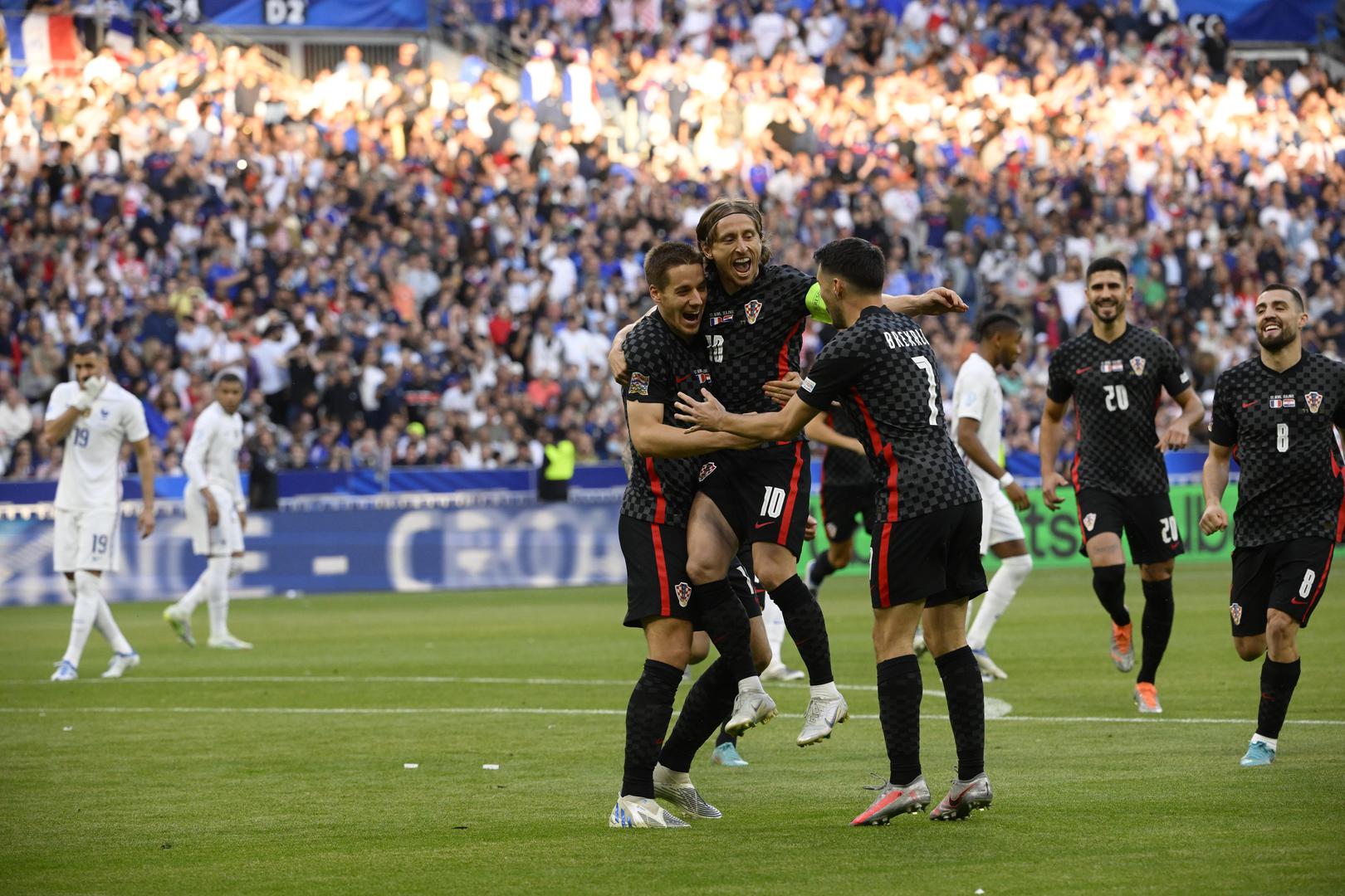 Mike Maignan je bio na lopti, ali mu je prošla kroz ruke i završila u mreži.