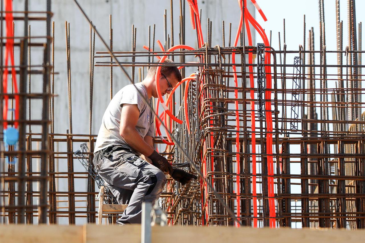 Zagreb: Unatoč visokim temperaturama radnici na gradilištima i dalje rade