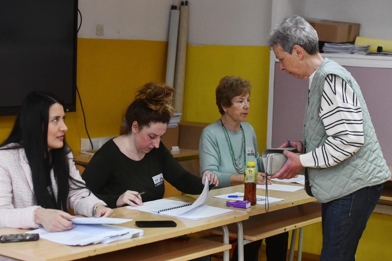 Svoje pravo glasa neki građani su već iskoristili i izašli na birališta. 