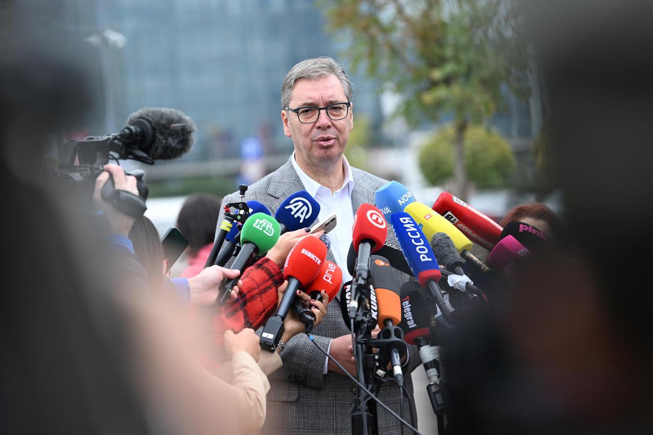Beograd: Aleksandar Vučić dao izjavu okupljenim medijima