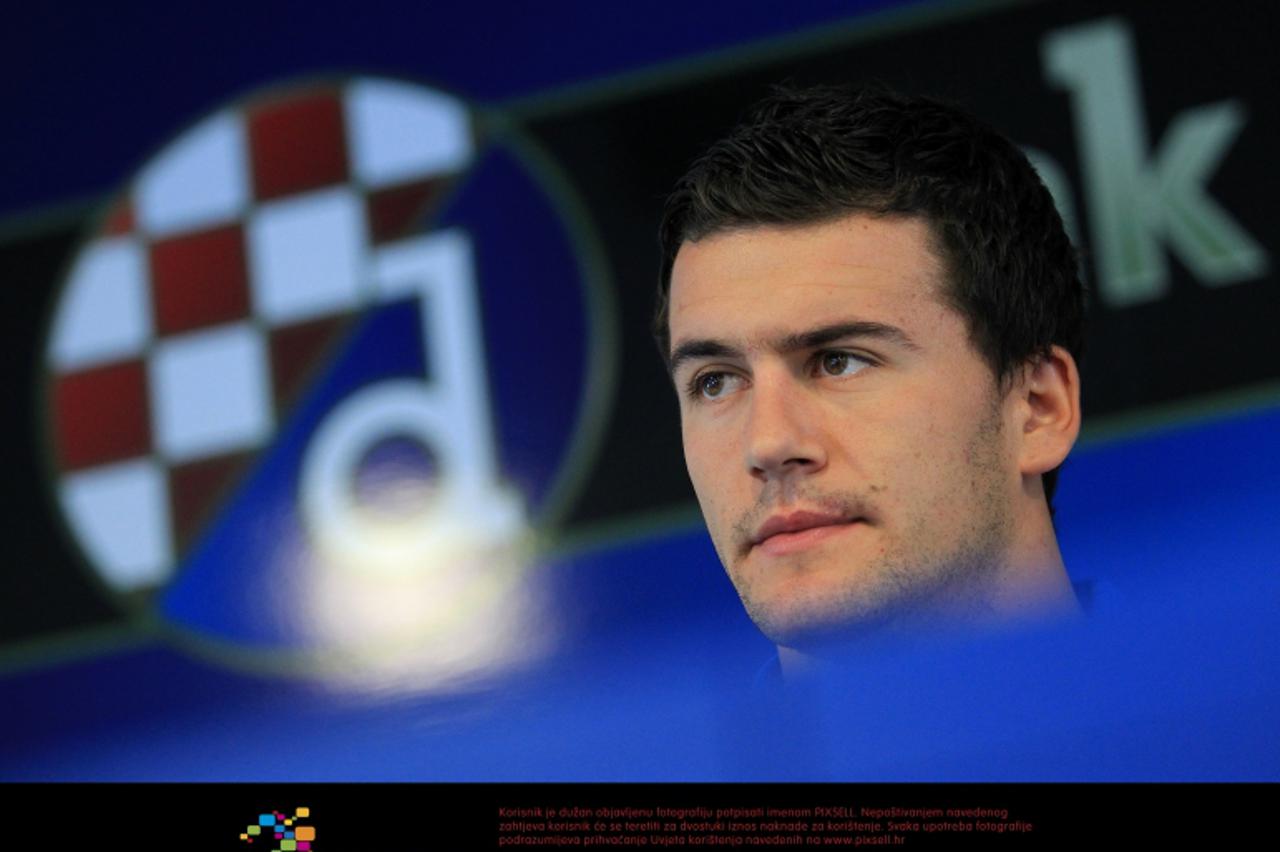 \'21.07.2011., Zagreb - U prostorijama GNK Dinama odrzana je konferencija za novinare na kojoj je sudjelovao igrac Mehmed Alispahic. Photo: Antonio Bronic/PIXSELL\'