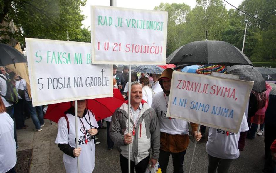 Sindikalna povorka pod sloganom Ljude ispred profita krenula prema Maksimiru