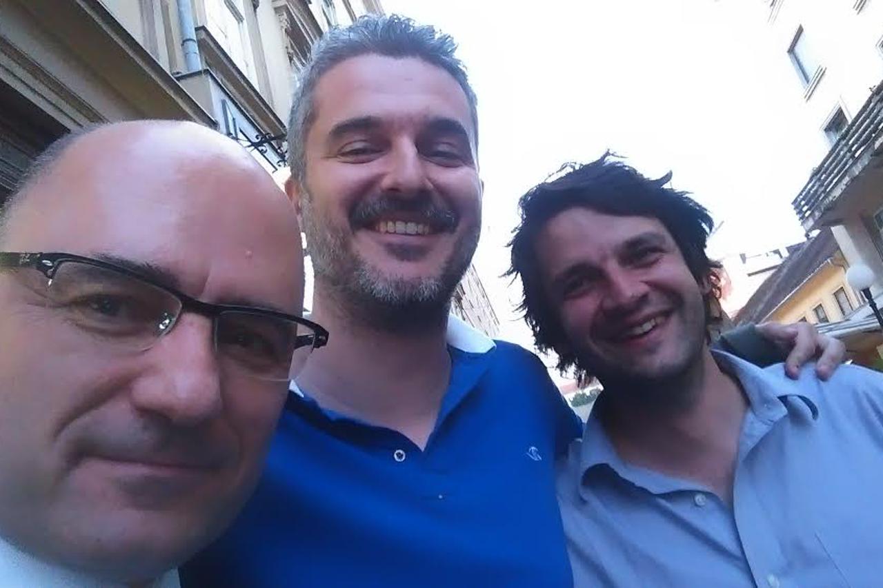 Normalno je da se i javne osobe koji se međusobno ne poznaju mogu pristojno pozdraviti, pa i uslikati