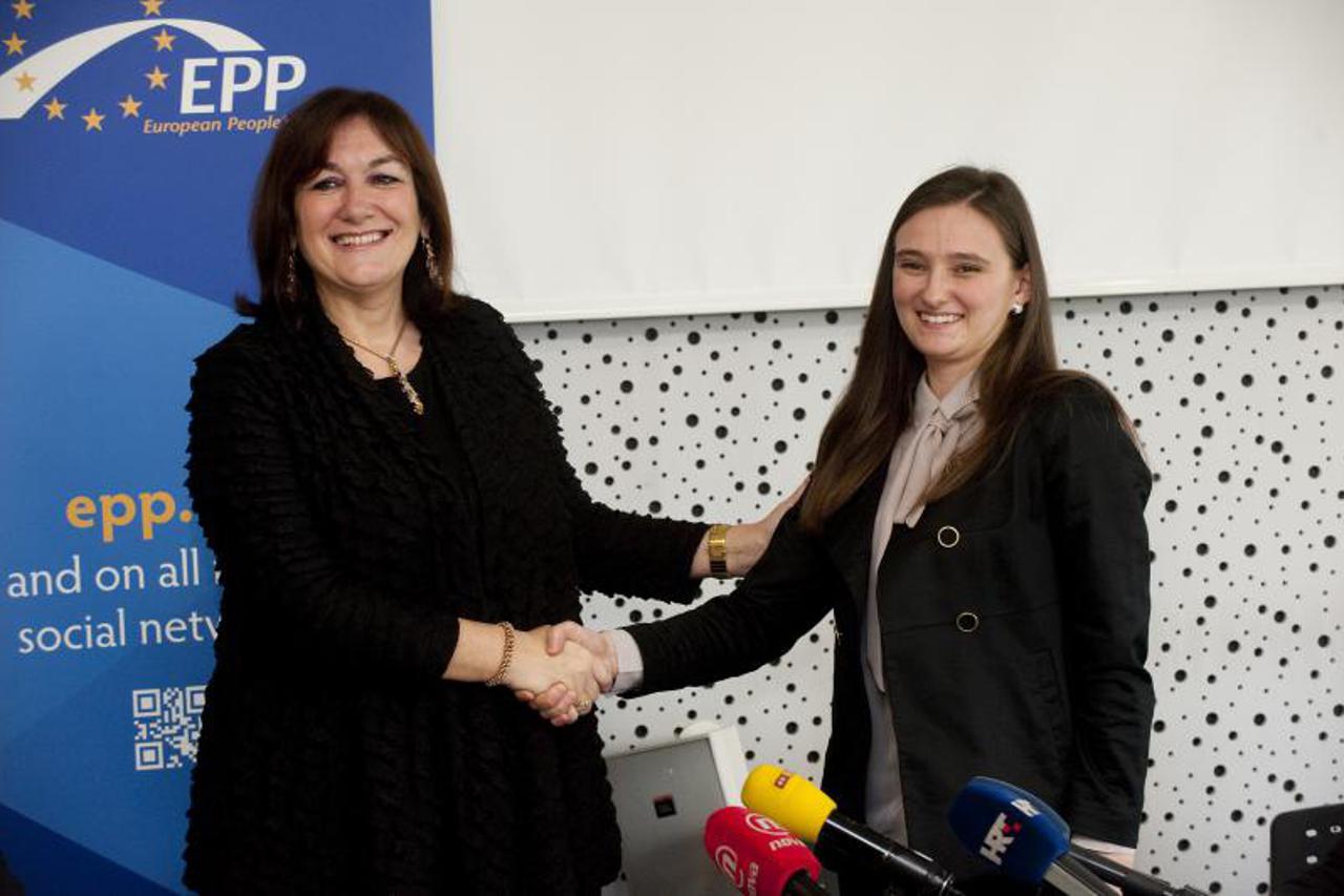 Dubravka Šuica, Martina Petrović