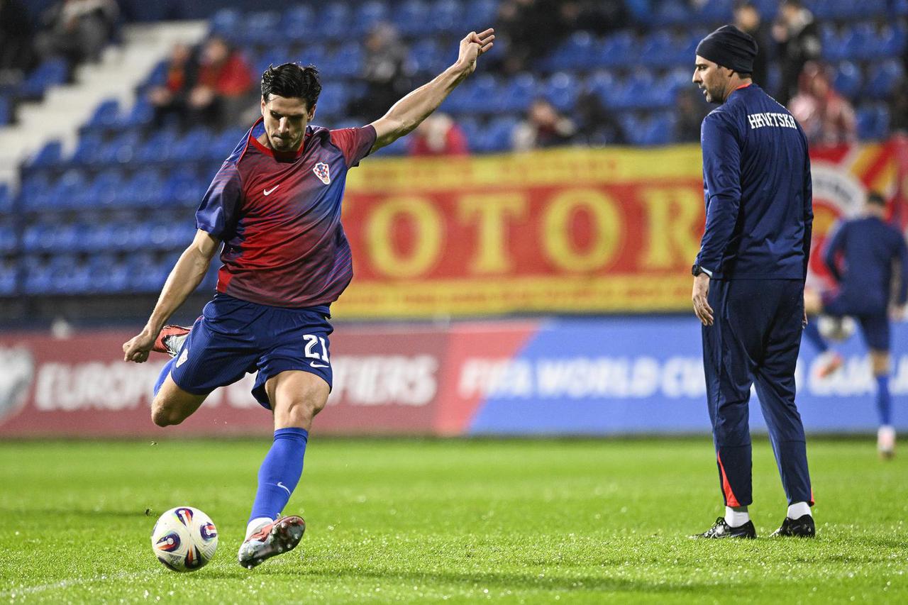 Podgorica: Zagrijavanje igrača prije početka utakmice Crna Gora - Hrvatska