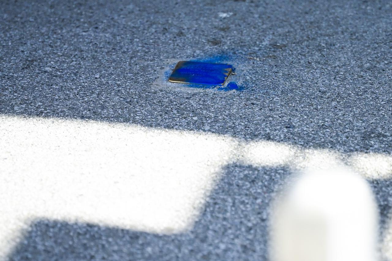 Zagreb: Prešaran kamen spoticanja posvećen Arnoldu Grossu
