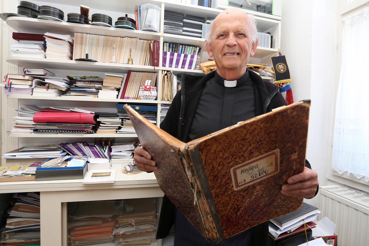 Slunj: Župnik Mile Pecić