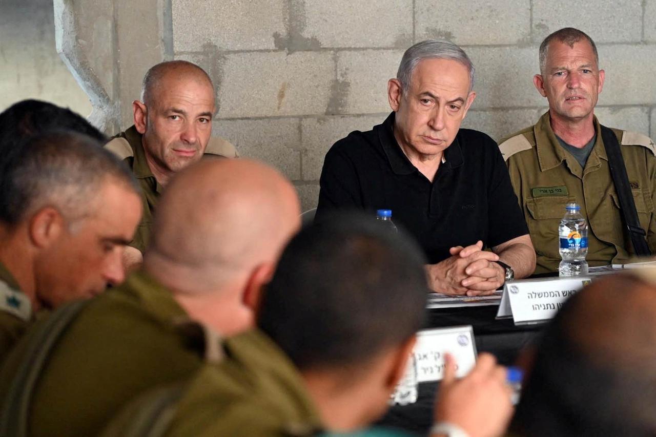 Israeli Prime Minister Benjamin Netanyahu meets with soldiers in Tze'elim