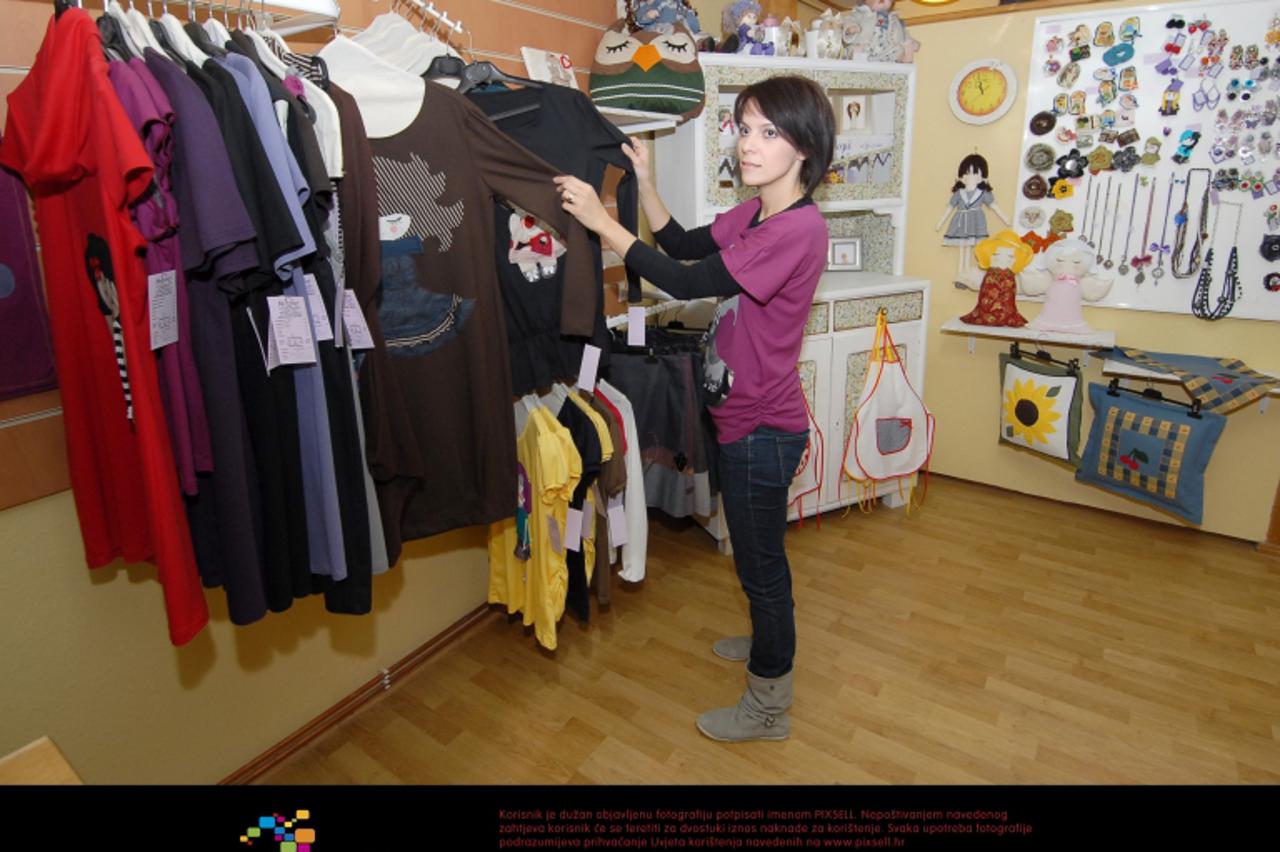 '20.11.2012., Bjelovar, Hand made shop - Mlada poduzetnica Maja Kokan s ciljem samozaposljavanja otvorila prvi hand made shop Male stvari u kojemu prodaje rucno izradjene odjevne predmete, nakit i dru