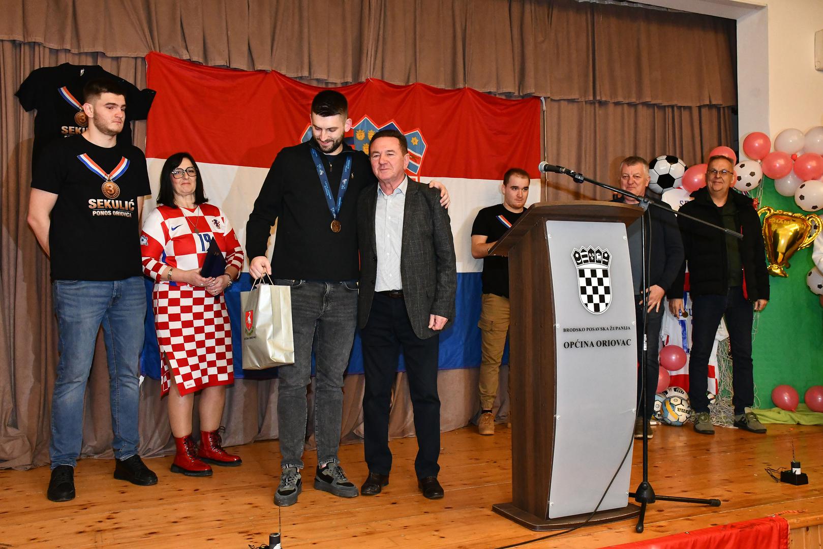 Antonio Sekulić, brončani hrvatski futsal reprezentativac, dočekan je u svom rodnom Oriovcu nakon osvajanja bronce na Europskom prvenstvu.