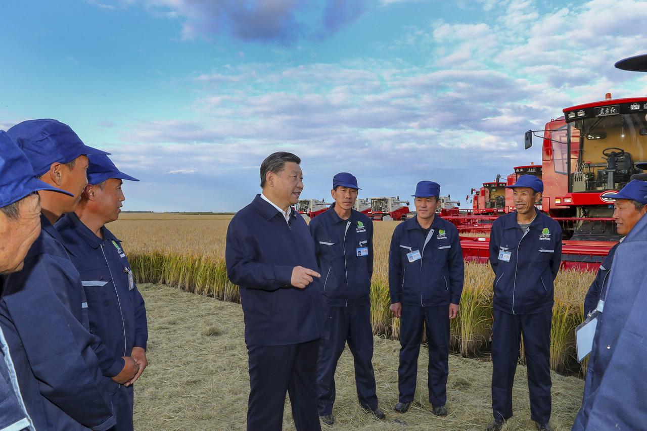 Kineski predsjednik  Xi Jinping posjetio agrikulturni centar Beidahuang
