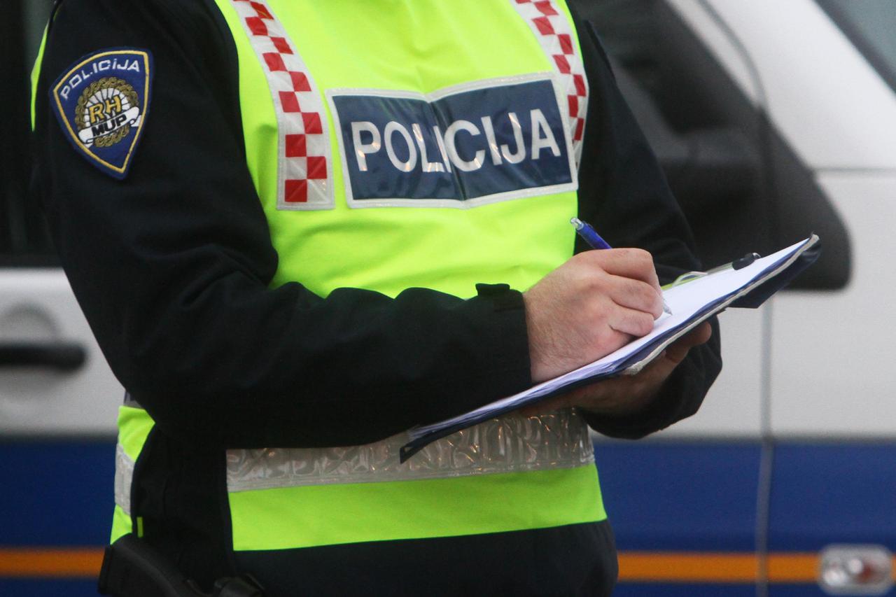 policija