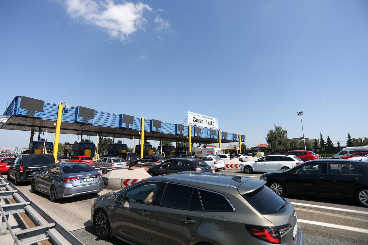 Pojačan promet na naplatnim kućicama Lučko u smjeru Zagreba