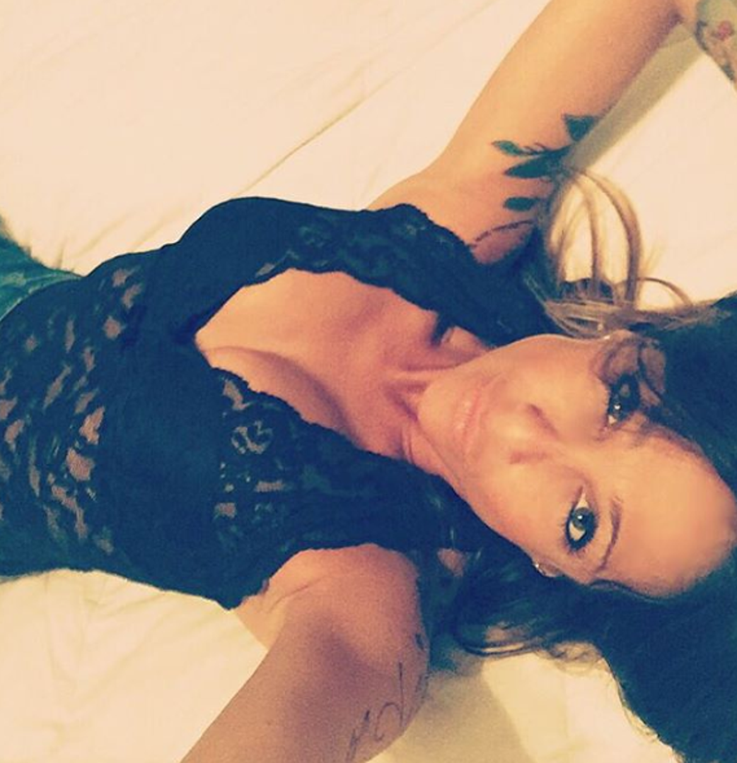 – Upravo sam bila izašla iz automobila kada su mi prišla dvojica muškaraca na skuteru. Nosili su kacige i nisu bili naoružani. Naredili su mi: “Dajte nam sve što imate!”. U strahu sam skinula sat i dala im torbicu – prepričala je Francesca traumatično iskustvo poslije kojeg je reagirao i njezin sin.