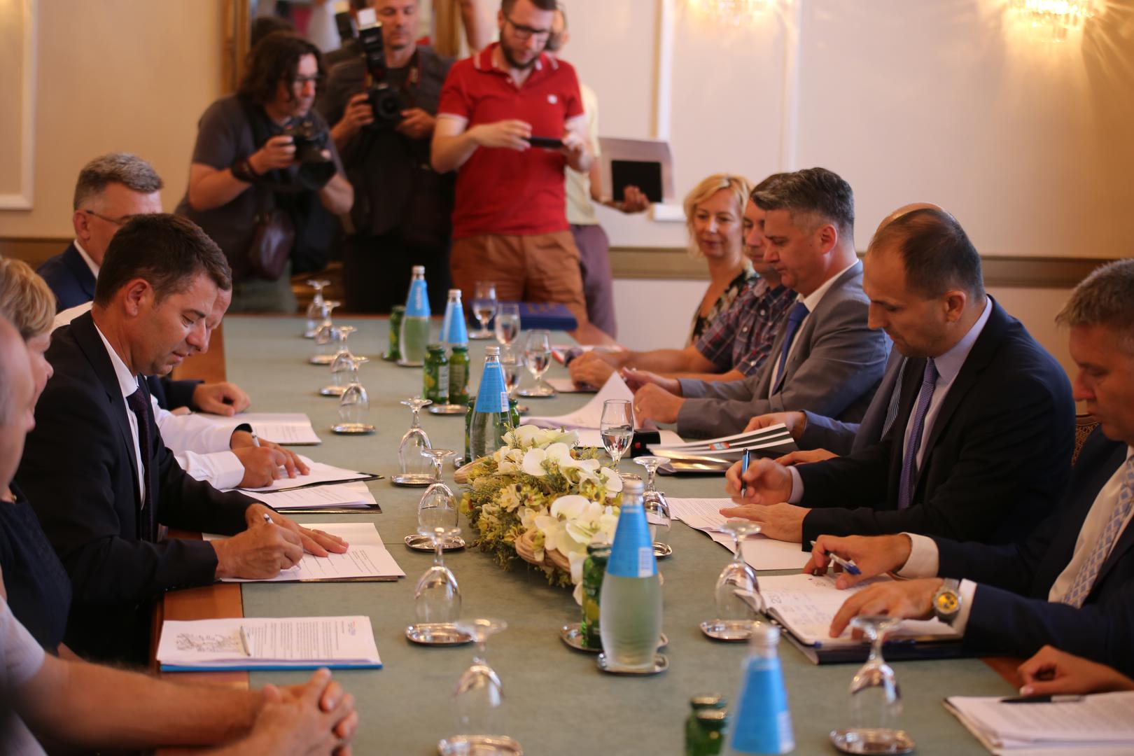 Sporazum o integriranom prijevozu potpisali su Ivan Anušić, Boris Piližota, Mario Šapina i Željko Ukić