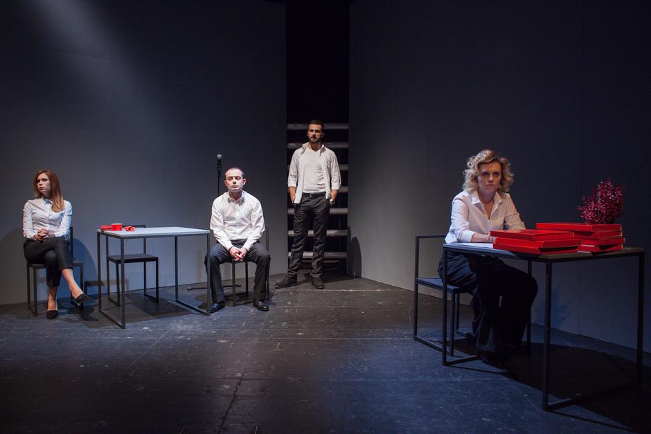 Predstava "Tragična smrt ekonomskog analitičara"