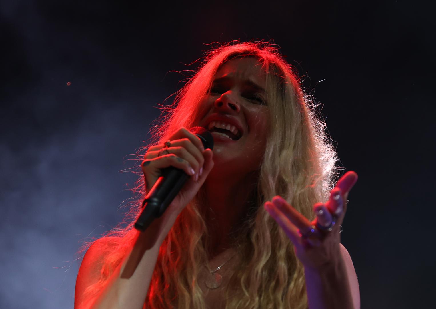 Setlista u Šibeniku obuhvatila je presjek njezine karijere – od ranih hitova poput “Super Duper Love” i  “You Had Me” i “Right to Be Wrong”, do novijeg materijala s albuma Never Forget My Love (2022.), nastalog u suradnji s Daveom Stewartom iz grupe Eurythmics. Posebno emotivan bio je završni dio koncerta, kada se nakon službenog kraja vratila na bis i izvela "Right to Be Wrong" I "Some Kind of Wonderful".

