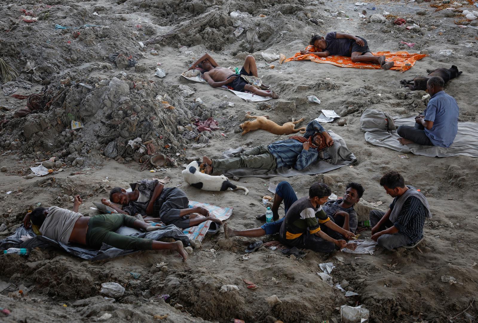 Nastavljaju se rekordne vrućine u Indiji. U srijedu su tako, primjerice, vrućine u New Delhiju dosegnule temperaturu od nevjerojatna 52,3 Celzijeva stupnja, a toplinski val bez presedana zahvatio je i neke sjeverozapadne regije.