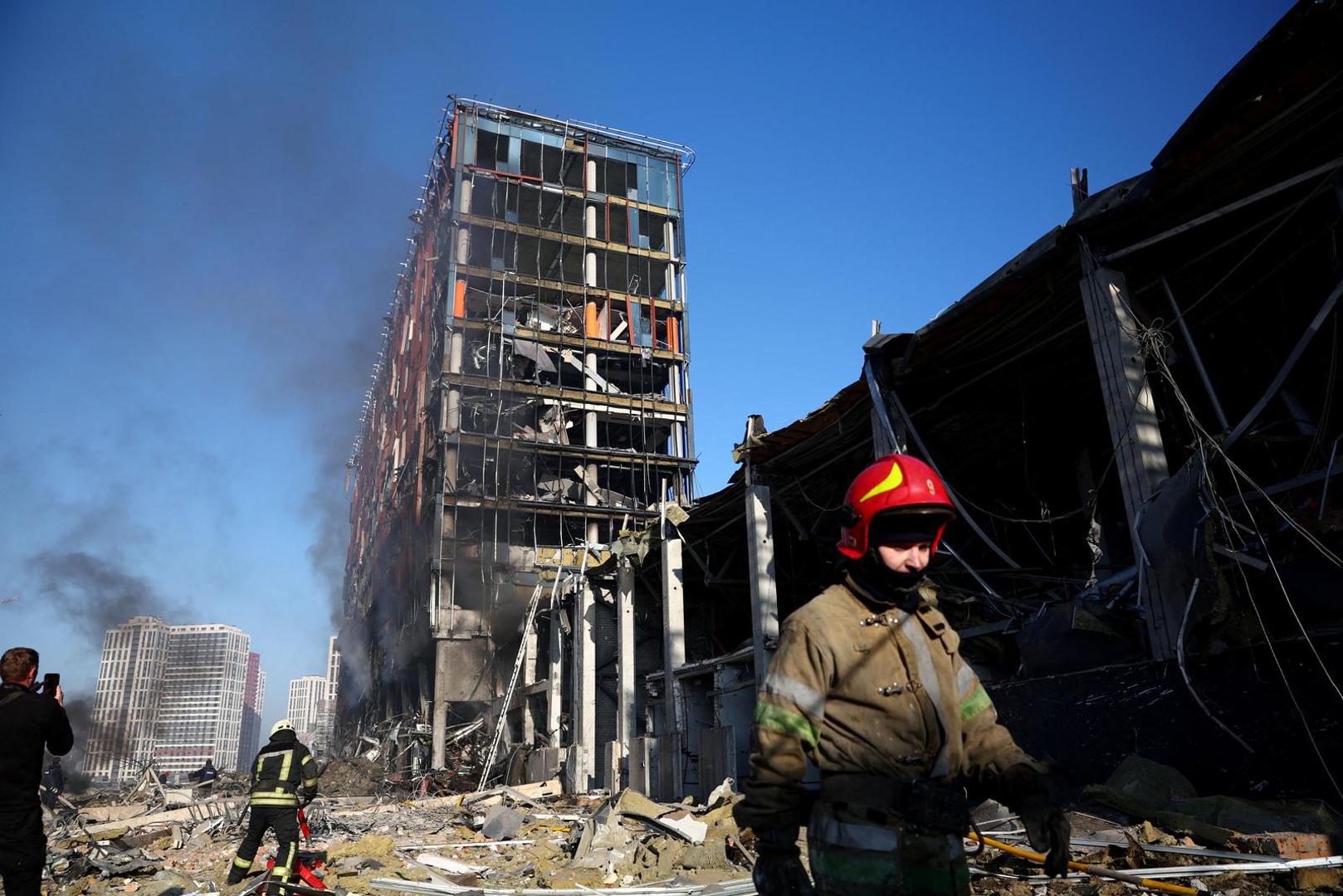 Rescuers work at the site of a bombing at a shopping center as Russia's invasion of Ukraine continues, in Kyiv, Ukraine March 21, 2022. REUTERS/Marko Djurica Photo: MARKO DJURICA/REUTERS
