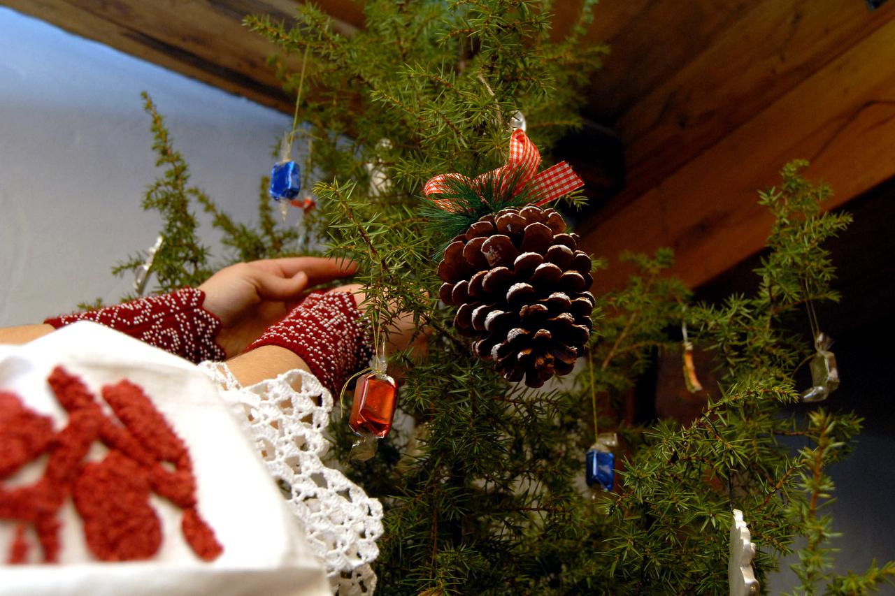 Ukrašavanje bora, običaji