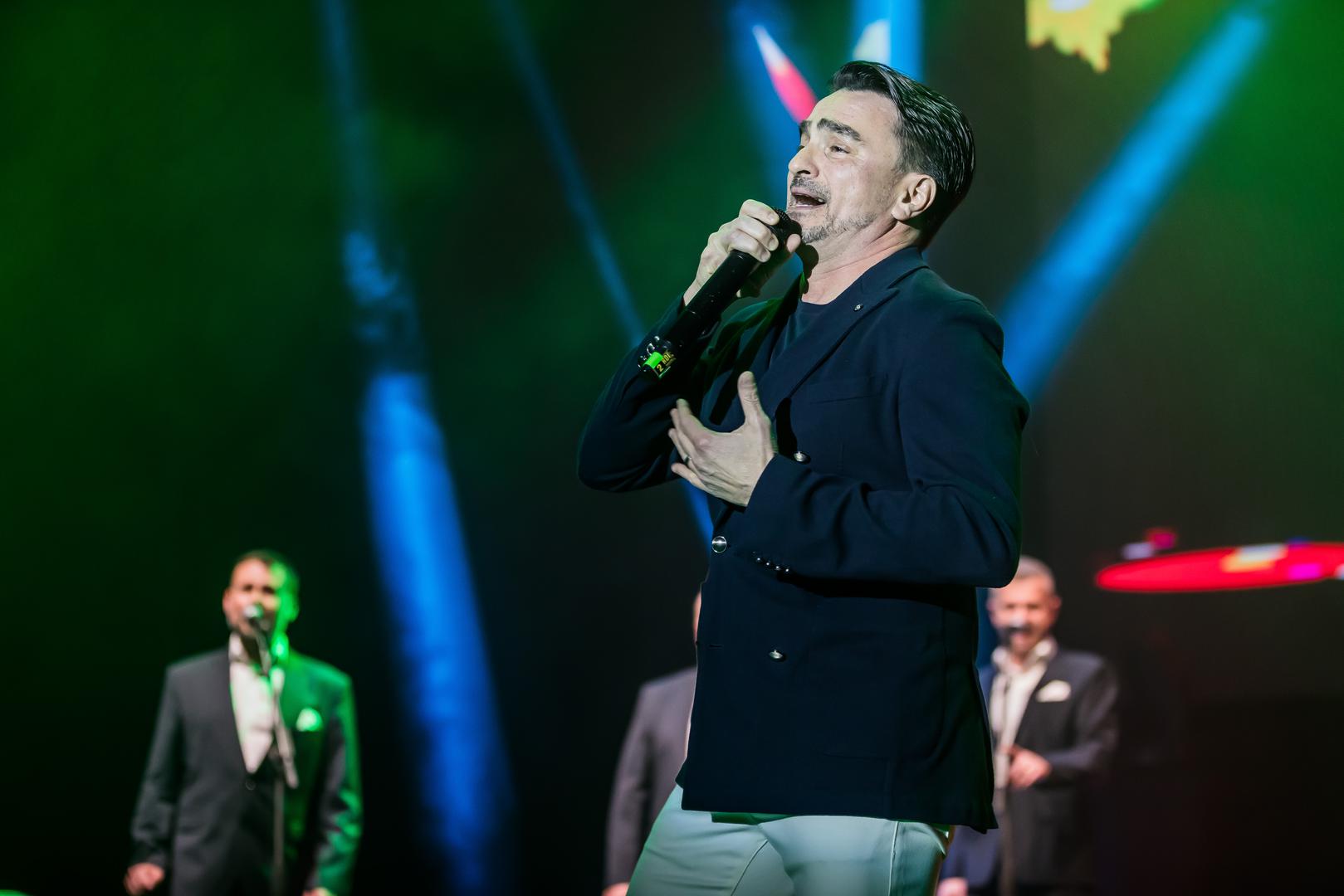 Dugogodišnji prijatelj klape i kralj zabave u Hrvata Jole prodrmao je Gripe hitovima „Duša od papira“, „Nosi mi se bijela boja“ i „Maksimalno“ pa zaključio kako je Rišpet najbolji poklon za Dan žena:
„Kakav bi svijet bio bez žena? Nula/zero! Od srca čestitam svim ženama njihov dan! Cilu godinu budite nasmijane, jer onda smo i mi dobre volje!“