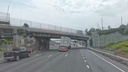 VIDEO Kakva scena na autocesti! Kamion silovito udario u nadvožnjak pa se prevrnuo pred vozačima