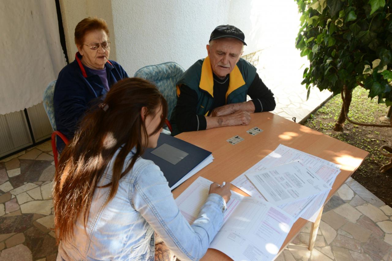 'bih...mostar...02.10.2013...popis stanovnistva u bih, popis u mostaru foto: zoran grizelj vecernji list'