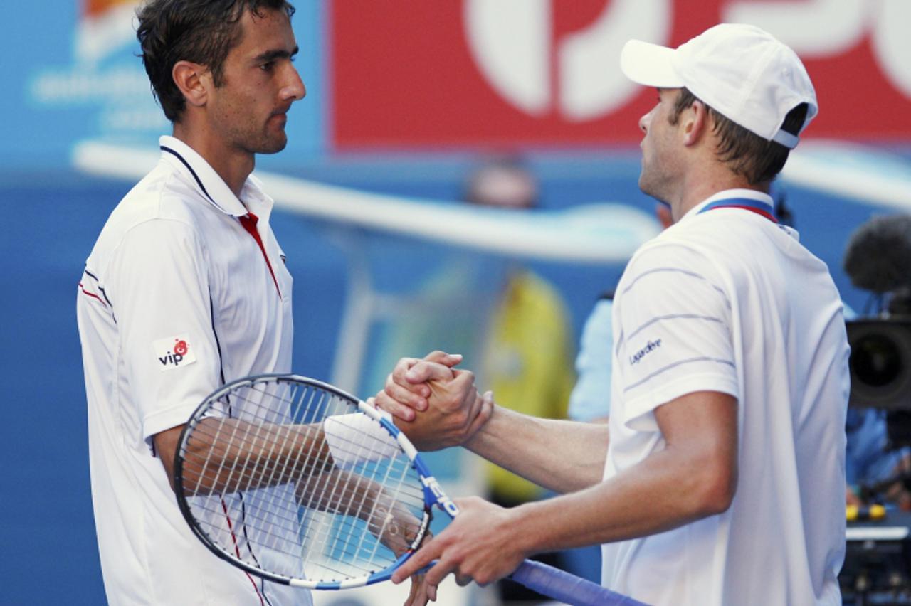 'Croatia\'s Marin Cilic and Andy Roddick of the U.S. shake hands at the conclusion of their quarter-final match at the Australian Open tennis tournament in Melbourne January 26, 2010.  REUTERS/Tim Wim