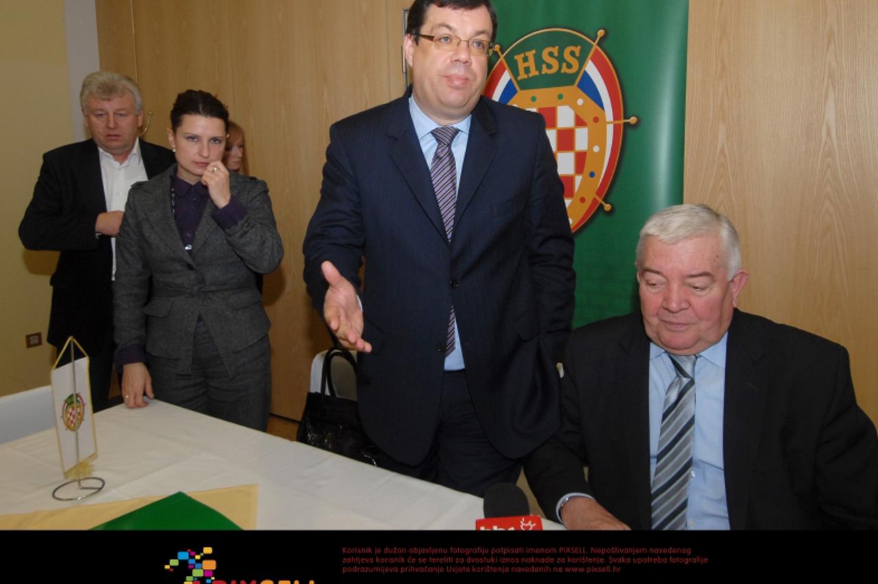 '30.12.2011., Bjelovar - U hotelu Central odrzana je tiskovna konferencija na kojoj je Zupanijska organizacija HSS-a predlozila Damira Bajsa za celnika stranke na predstojecim stranackim izborima koji