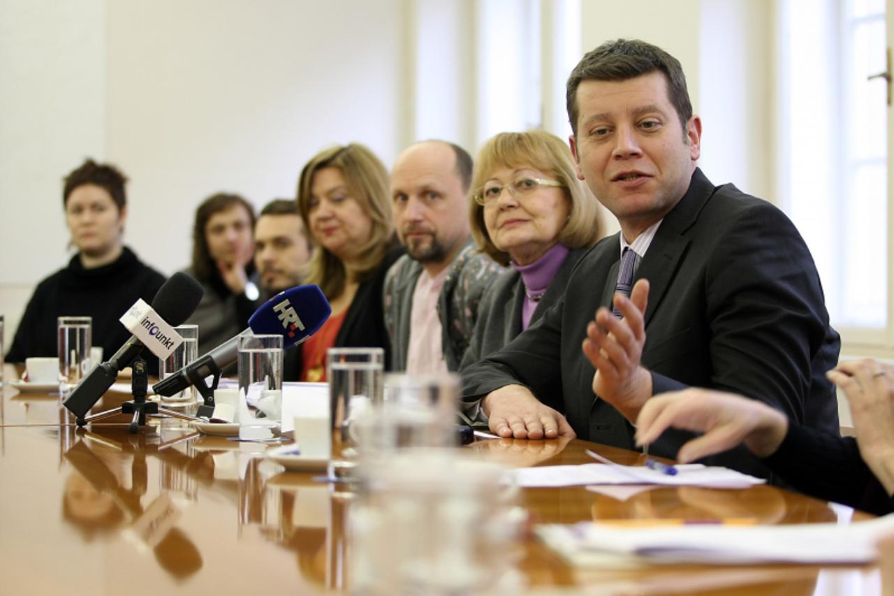 '14.02.1011., Zagreb - Press konferencija Ministarstva kulture povodom predstavljanja na 54. Venecijanskom bijenalu. Ministar kulture Jasen Mesic. Photo: Jurica Galoic/PIXSELL'