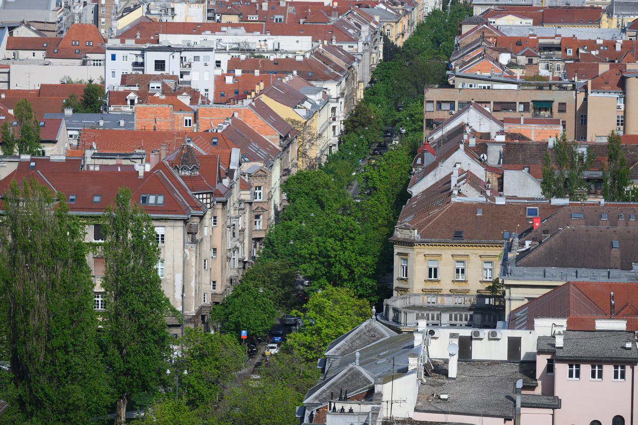 Zagreb: Pogled na zeleni val u smjeru istoka 