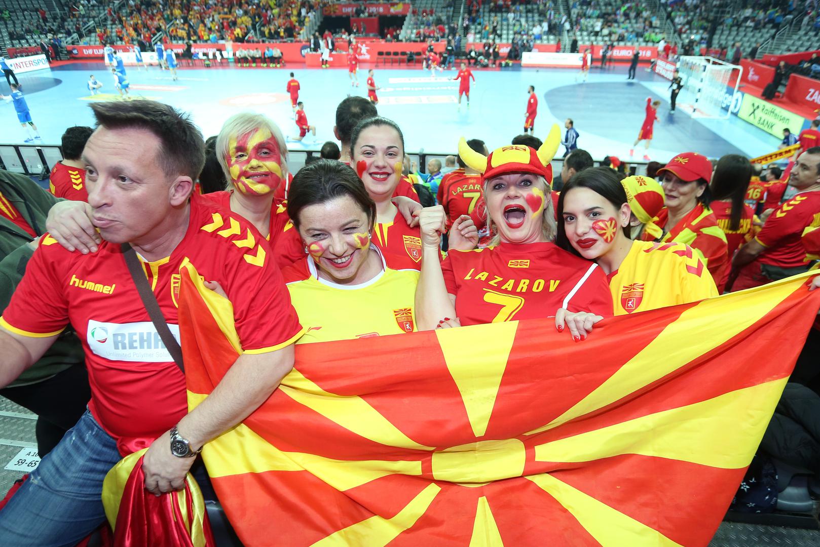 Tako već sada na tribinama možemo vidjeti puno atraktivnih ljepotica.