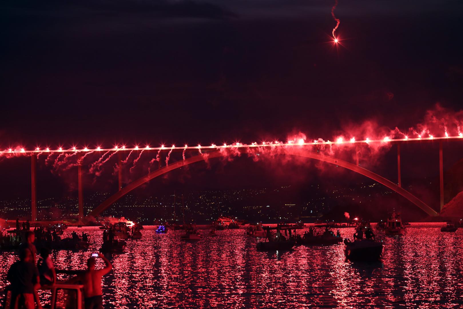 Drugu godinu za redom, povodom obilježavanja Dana pobjede i domovinske zahvalnosti i Dana hrvatskih branitelja, Klub navijača Armada Rijeka i udruga Plavo - bijeli otok Krk i Vavik Vjerna Kirija Crikvenica organizirali su manifestaciju "Oluja na Kvarneru".