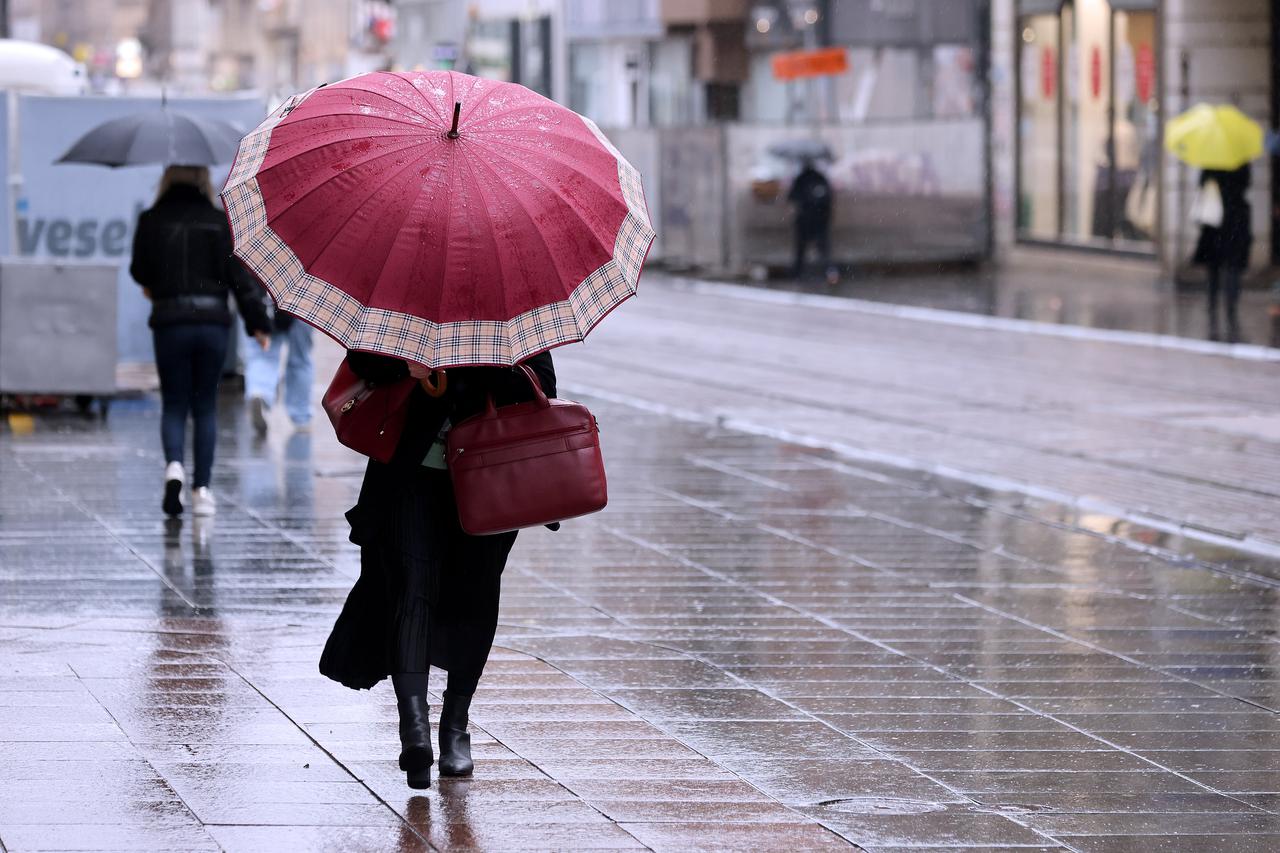Zagreb: Završeno toplo razdoblje, pogoršanje vremena s kišom, vjetrom i osjetnim padom temperature stiglo u Hrvatsku