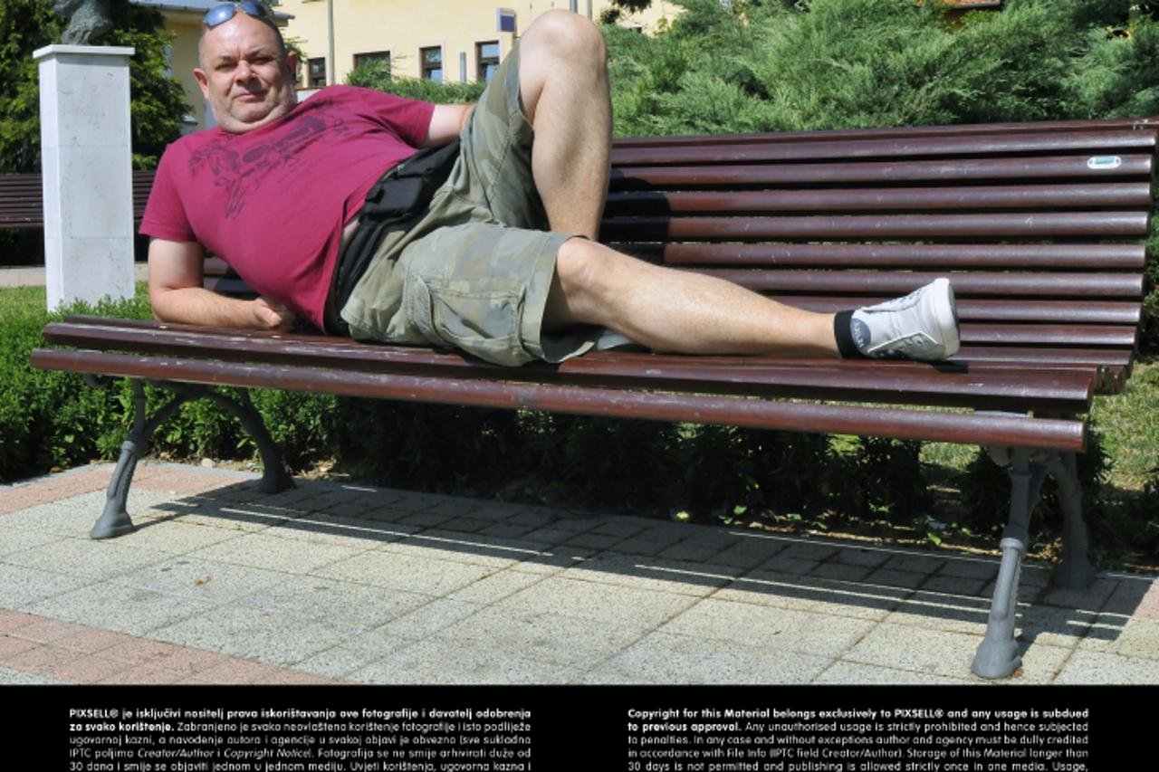 '04.07.2013., Vinkovci - Poznati strip crtac i scenograf Gradskog kazalista Joza Ivakic, Dubravko Matakovic. Photo: Goran Ferbezar/PIXSELL'