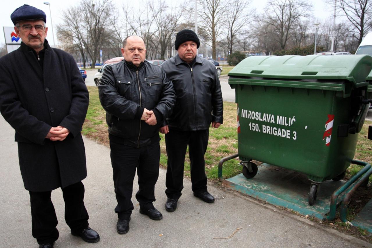 '29.01.2011.Zagreb, Hrvatska -  Ulica Ivana Sibla, osvanulo ime poginulog branitelja Miroslava Milica na kontenjeru.Njegovi suborci i zapovjednik prosvjeduju i negoduju zbog toga.Jozo Petrasevic, Marj