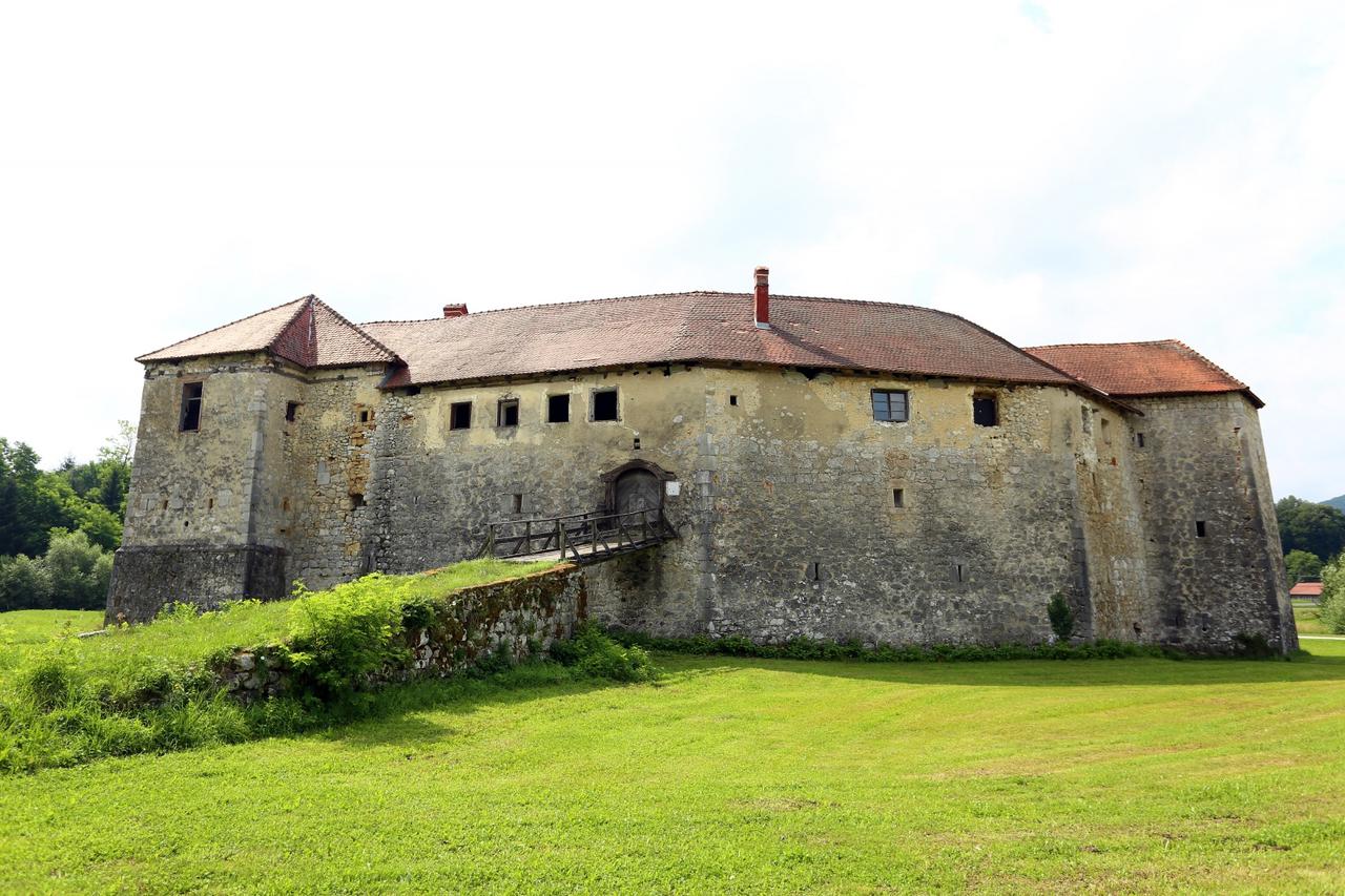 Stari grad Ribnik - vrijedan spomenik srednjovjekovonog graditeljstva