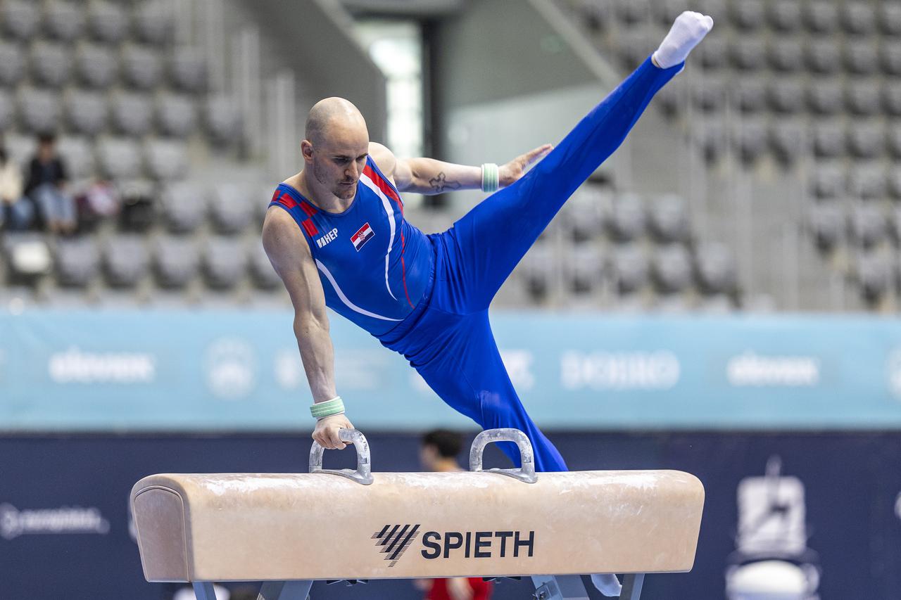 Osijek: Prvi dan kvalifikacija Svjetskog kupa u gimnastici DOBRO, konj s hvataljkama, muškarci